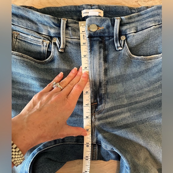 Good American distressed jeans. Size 4 / 27 - Picture 7 of 8